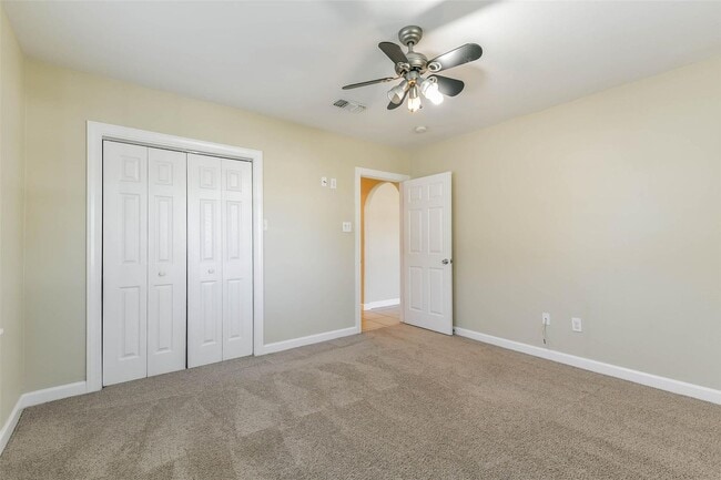 Building Photo - 11 Lyncrest Dr