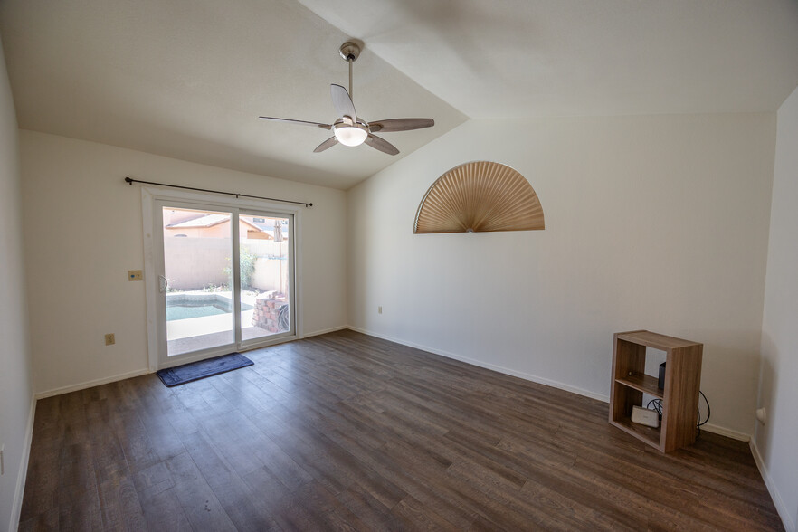 Building Photo - 1421 W Camino Ct