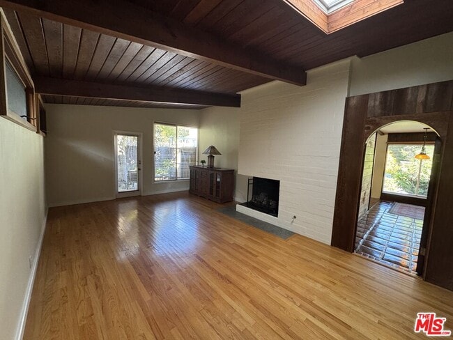 Building Photo - 2731 N Beverly Glen Blvd