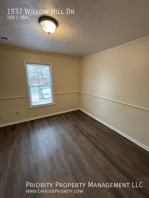 Building Photo - 1937 Willow Hill Dr