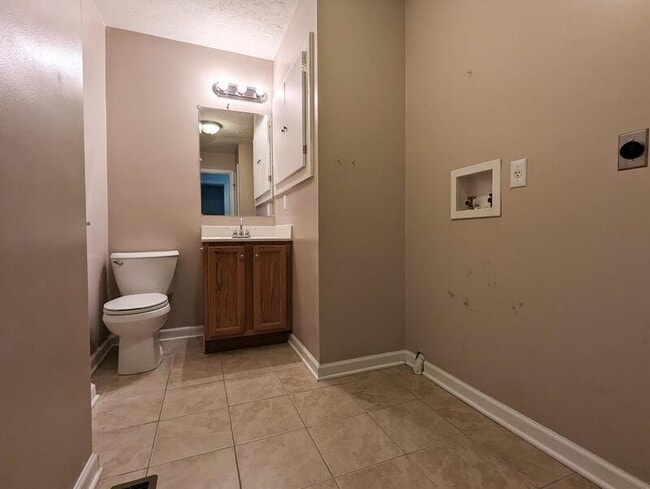 Building Photo - 726 Crestwood Cir