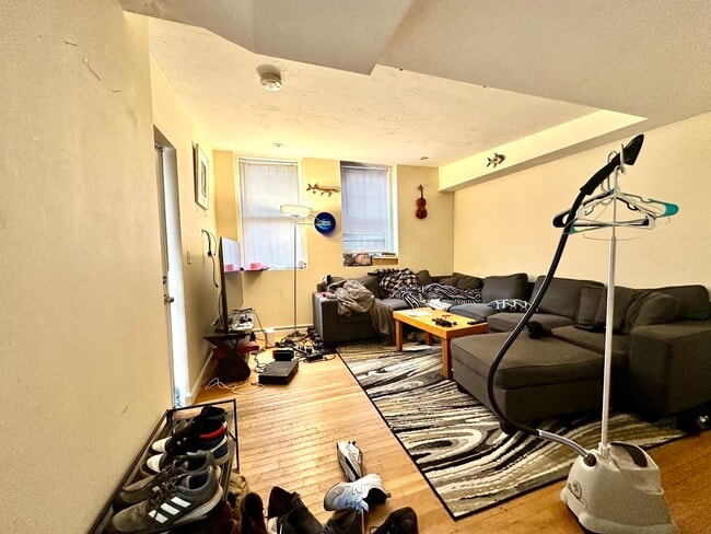 Building Photo - 108 Myrtle St