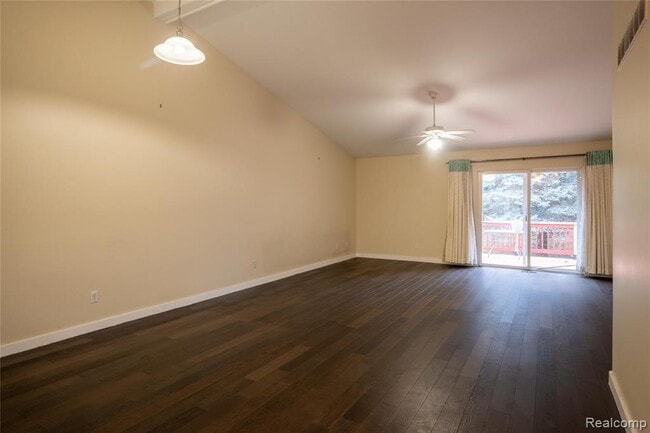 Building Photo - 41063 Millbrook Dr