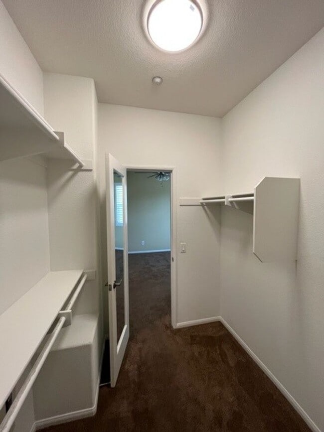 Building Photo - 2852 Villas Way