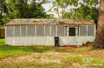 Building Photo - 1873 Trailer