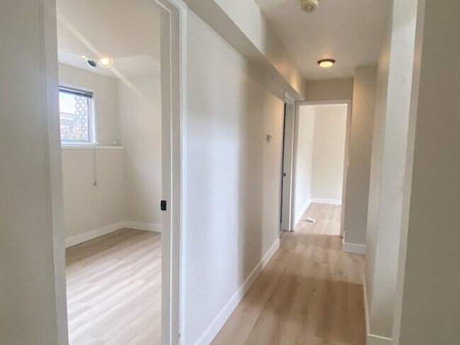 Building Photo - $3950 2520 SqFt, SFH/4BDR,2BA,office/Garag...