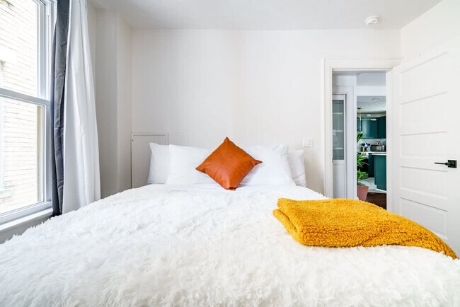 Building Photo - 33 Lundy St