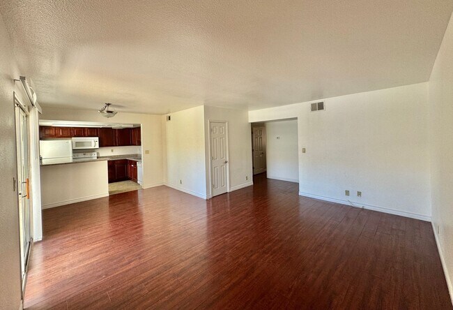 Building Photo - 5422 River Glen Dr