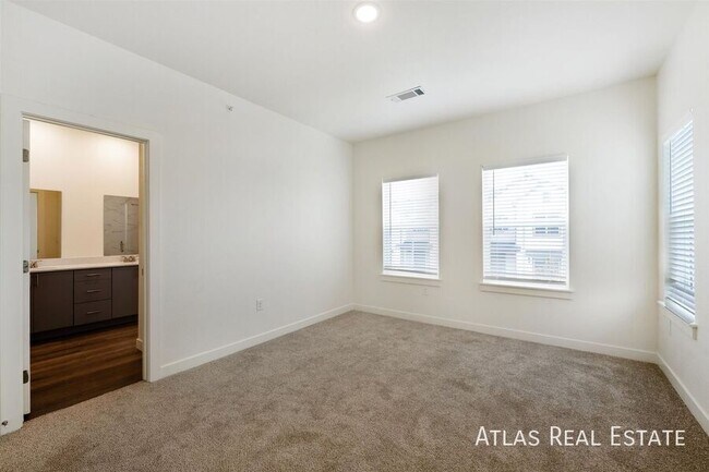 Building Photo - 653 Coney Aly