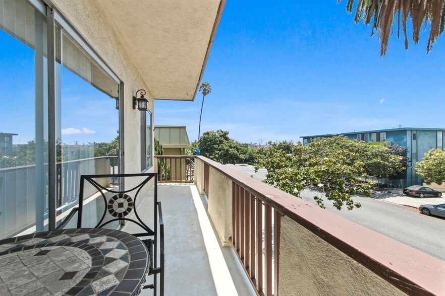 Building Photo - 1241 9th St