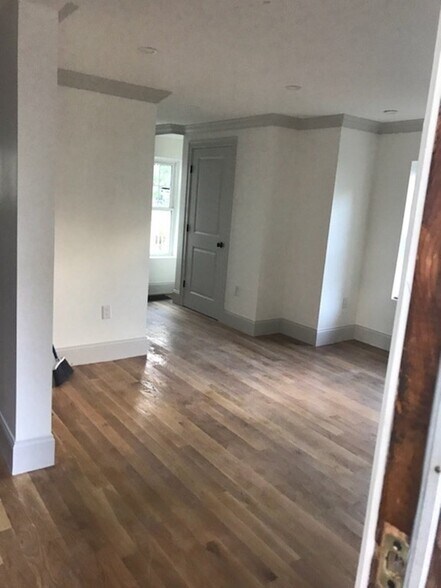 Building Photo - 101 School St