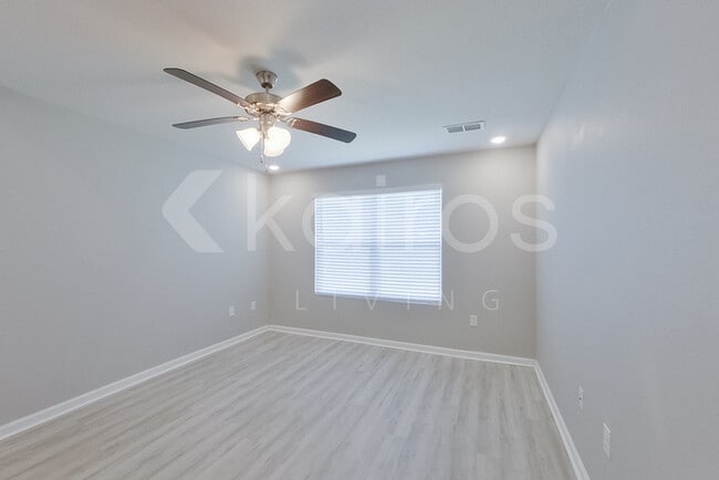 Building Photo - 140 Swallowtail Ln