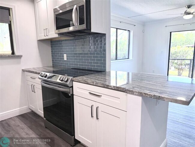 Building Photo - 567 Trace Cir
