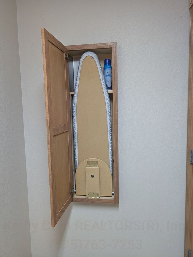 Building Photo - Luxurious Relaxation in Raintree