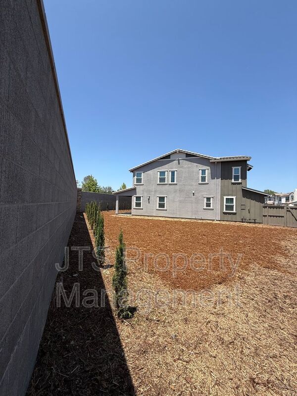 Building Photo - 4070 Monterey Grv
