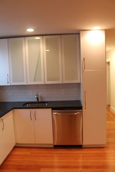 Building Photo - 17 Beechwood Ave