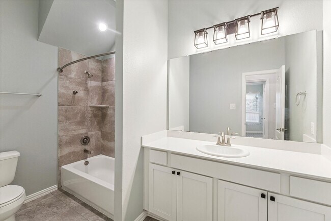 Building Photo - 142 Dina Ln