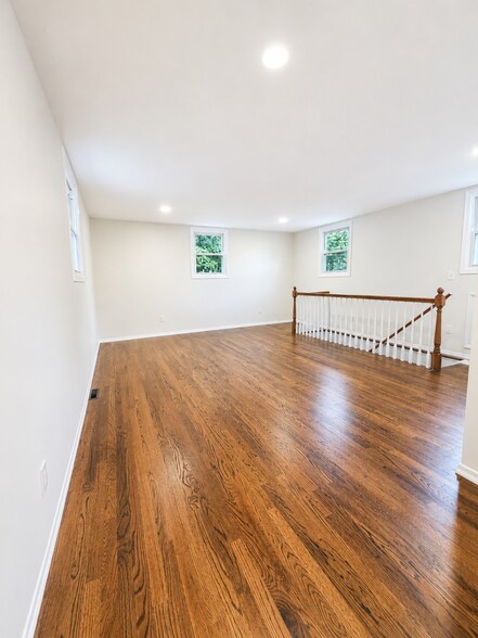 Building Photo - 10 Pershing Ave