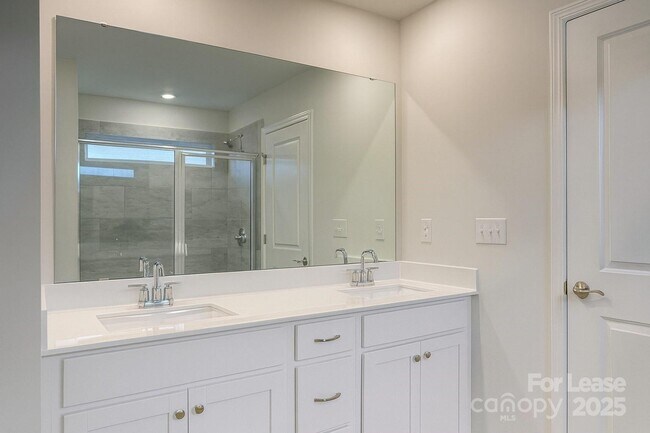 Building Photo - 5514 Hydrangea St