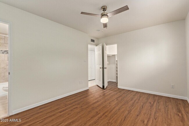 Building Photo - 2179 E Palmcroft Dr