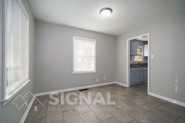 Building Photo - 504 Annie Laura Dr