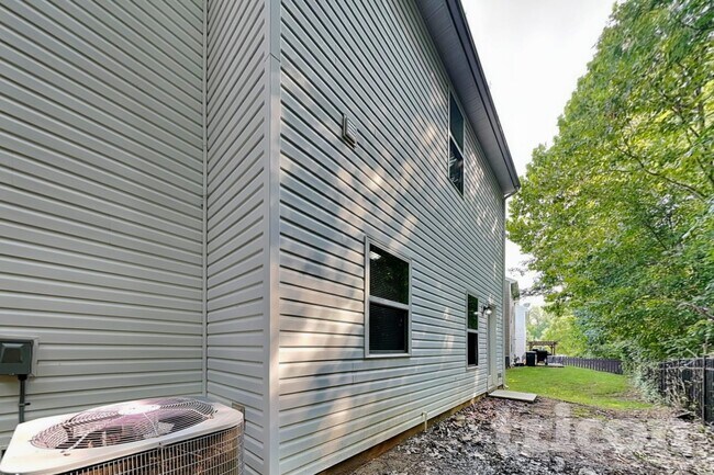 Building Photo - 2214 Turtle Point Rd
