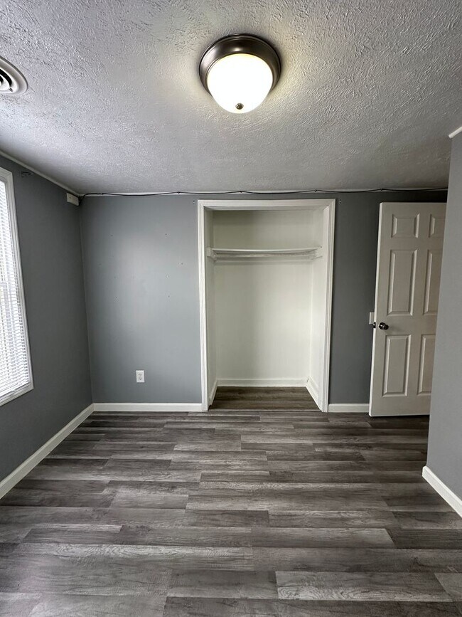 Building Photo - Your Yorktown Home Base | Love Coming Home