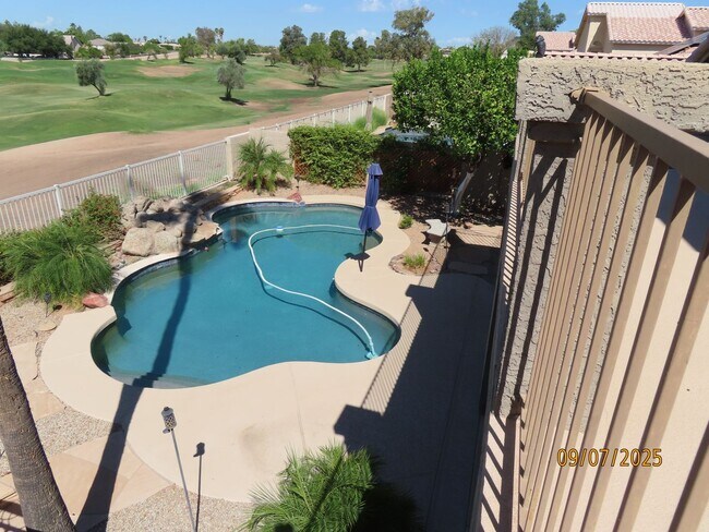 Building Photo - 4 Bedroom 2.5 Bath w/3 Car Garage in Super...