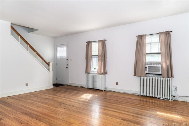 Building Photo - 16 4th St