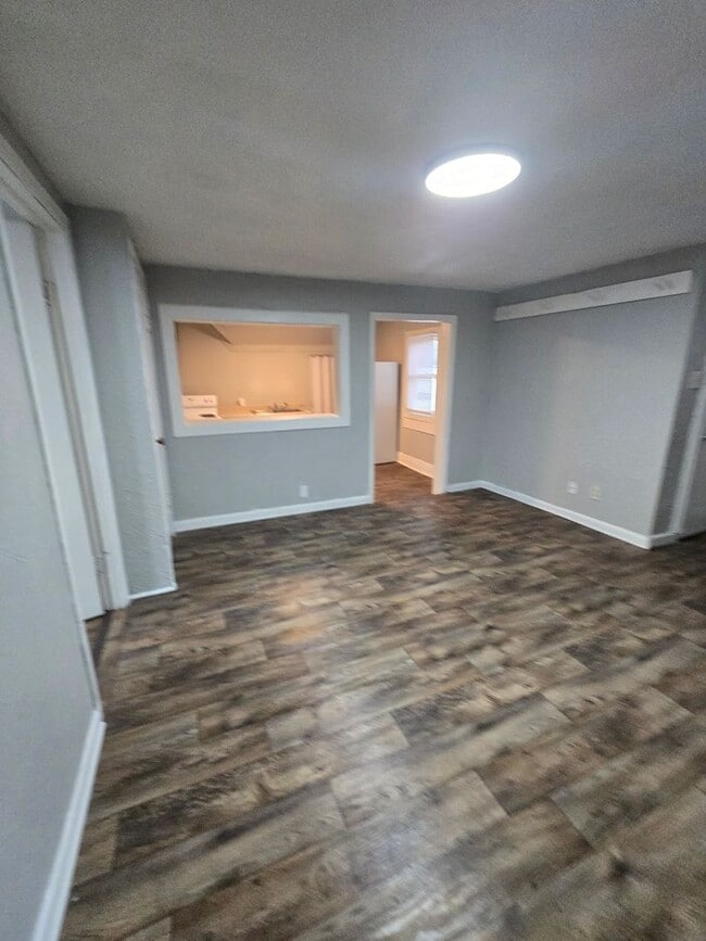Building Photo - Three Bedroom Apartment Located in Anderson, IN!!!  ( Section8 Welcomed)