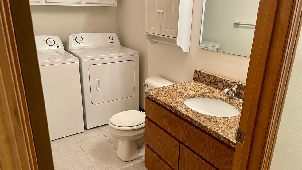 Building Photo - 1002 Jay St