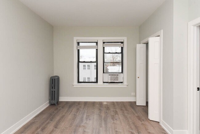 Building Photo - 4854 N Damen Ave