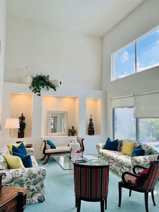 Building Photo - 17275 Ventana Dr