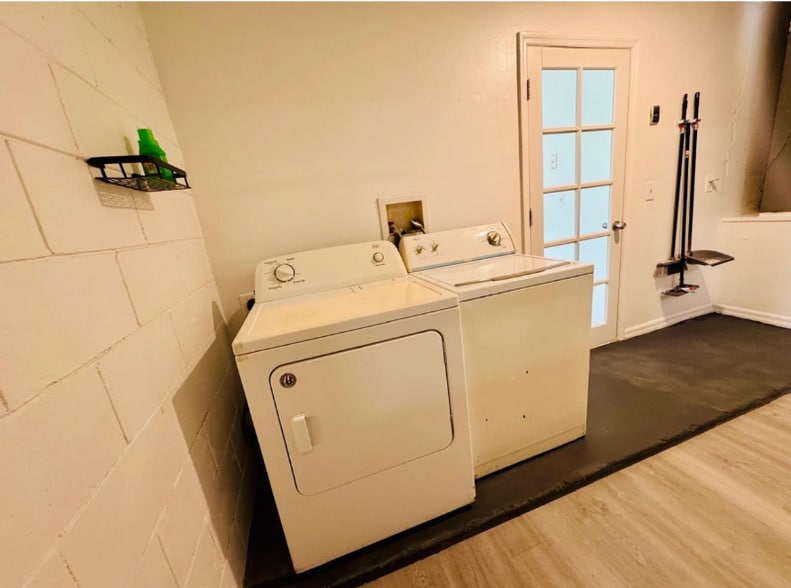 Building Photo - 536 Cheshire Way