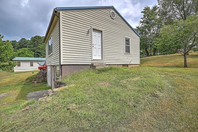 Building Photo - 707 Tuggle Hill Rd