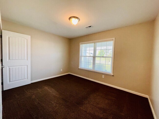 Building Photo - BEAUTIFUL 3 BR/2BA with 2 car garage. Private back yard space! Conway location!