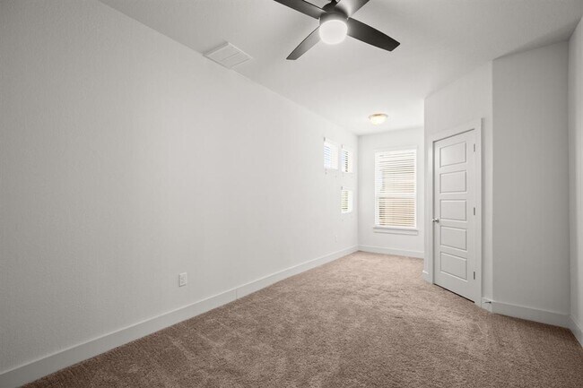 Building Photo - 1013 Totis Rd