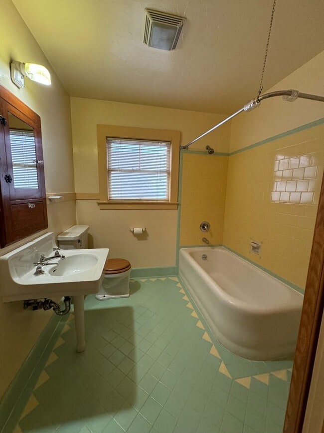 Building Photo - Vintage Arts & Crafts style, fully-remodel...