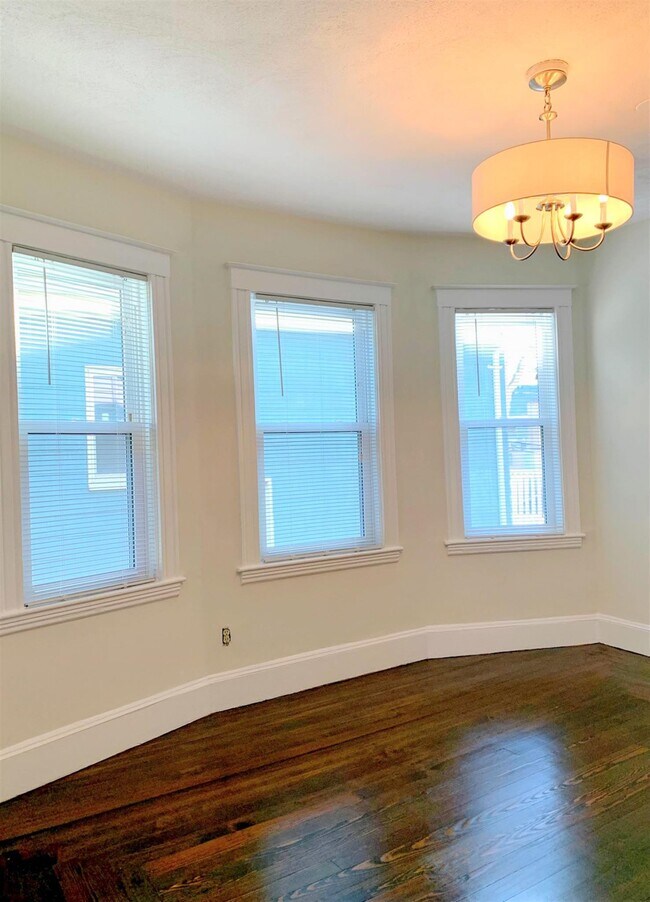 Building Photo - 98 Bristol Rd