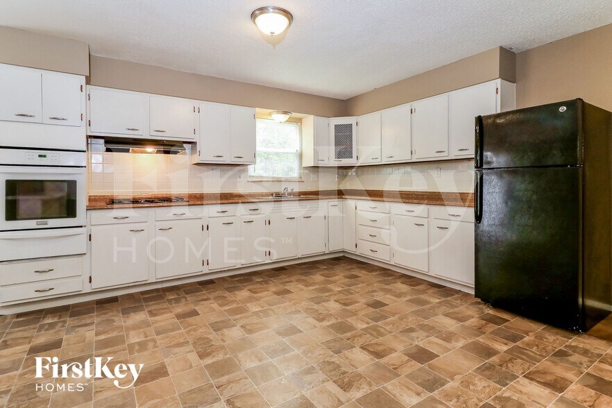 Building Photo - 6155 Fox Chase Ct