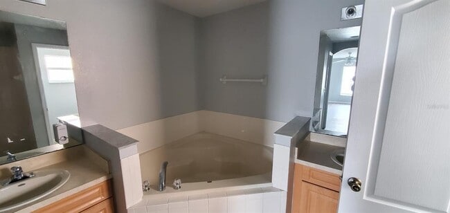 Building Photo - 1757 Pompano Dr