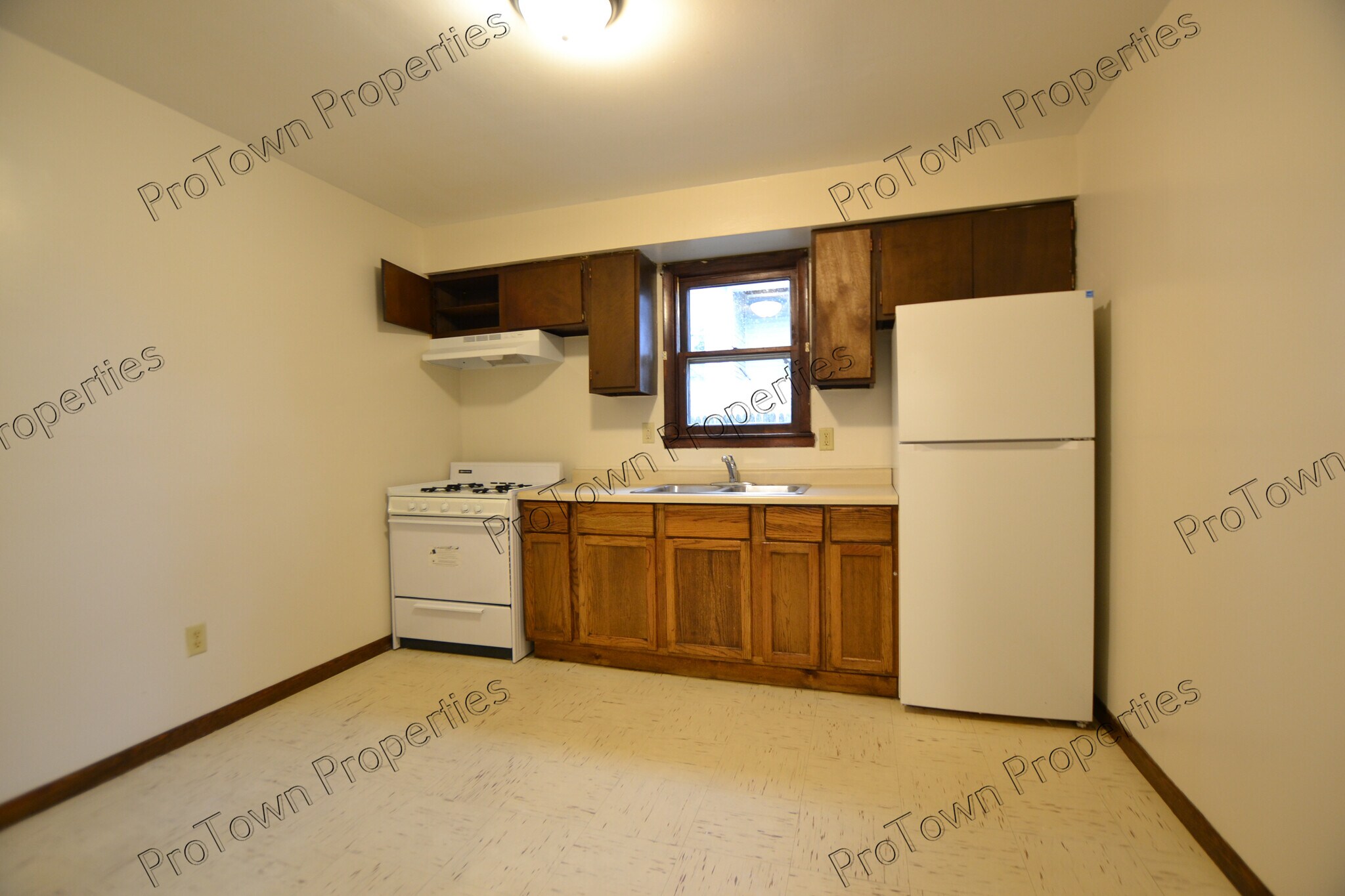 Building Photo - 121 Comstock St