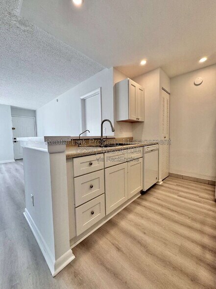 Building Photo - 150 Santa Clara Dr