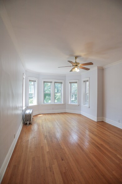 Building Photo - 4705 N Artesian Ave