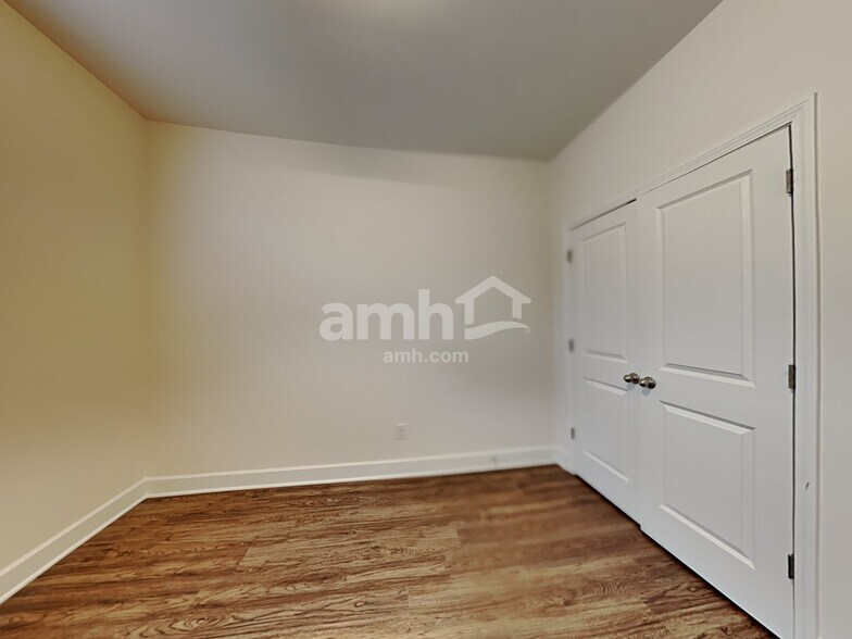 Building Photo - 4329 Longfellow Dr