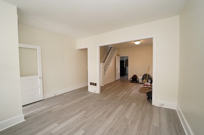 Building Photo - 407 S Claymont St