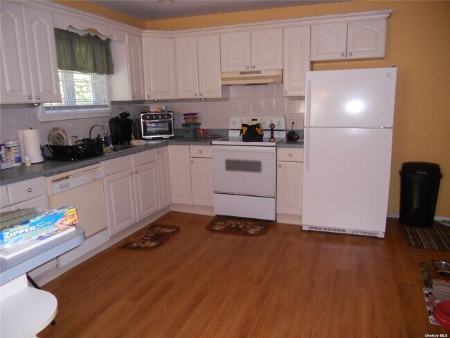 Building Photo - 32 Cove Dr