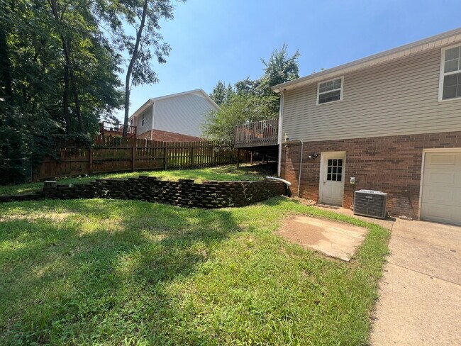 Building Photo - 578 Somerset Ln