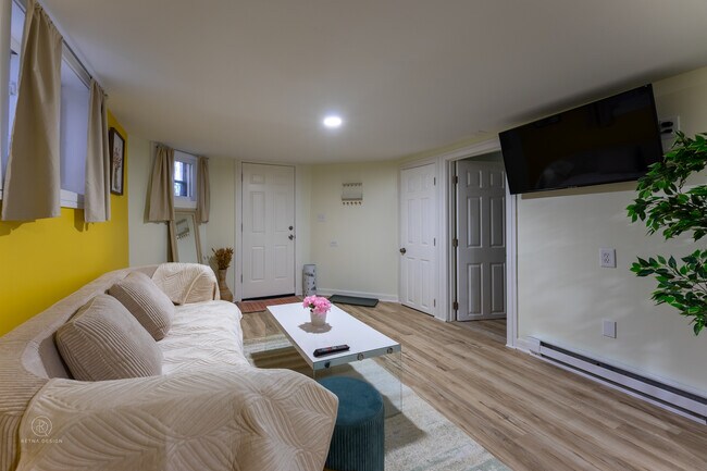 Primary Photo - 6337 S Saint Lawrence Ave