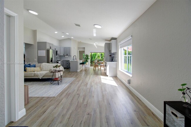 Building Photo - 1025 Bamboo Ln